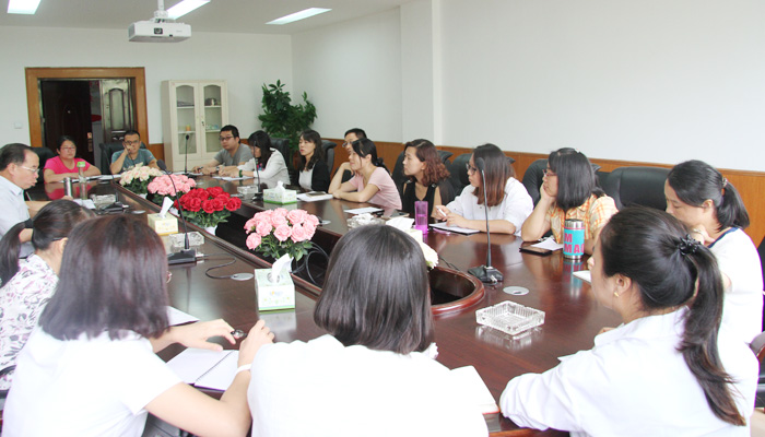 我们召开青年教师座谈会 我们召开青年教师座谈会