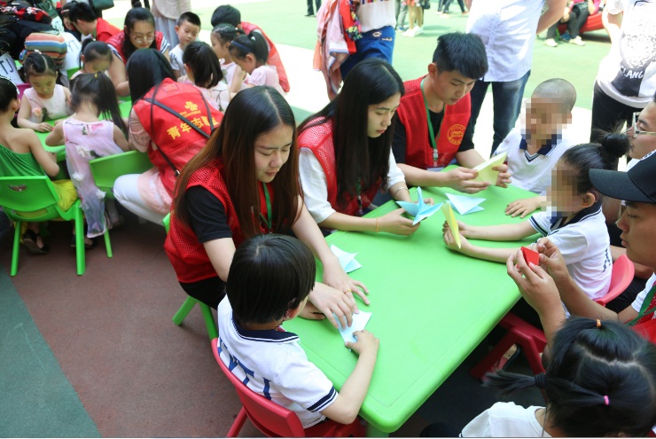 我们大学生参加心系残障儿童志愿服务活动 我们大学生参加心系残障儿童志愿服务活动
