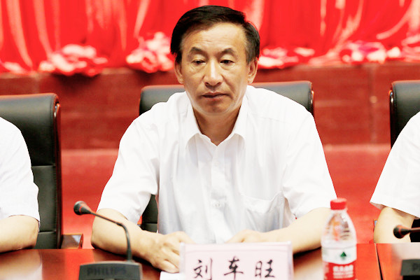 我们举行2013届毕业生毕业典礼暨学位授予大会
