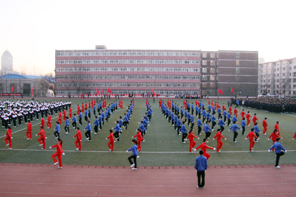 我们再次荣获校2011级新生广播操比赛总分第一名