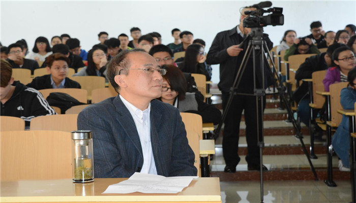 天津大学杨全红教授应邀来我们作题为《简单造就神奇—碳、石墨烯和科学研究》的学术讲座 天津大学杨全红教授应邀来我们作题为《简单造就神奇—碳、石墨烯和科学研究》的学术讲座