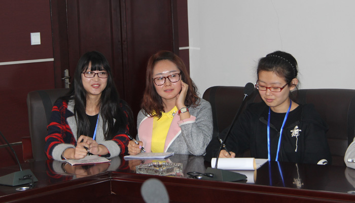 我们召开2014级学生代表座谈会