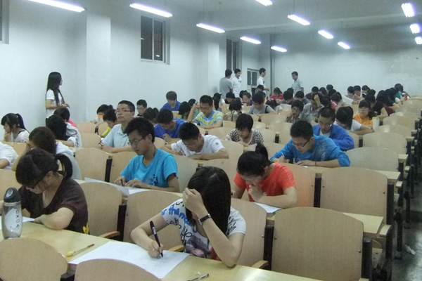 第十六党支部进行学习党章第一阶段测试 第十六党支部进行学习党章第一阶段测试