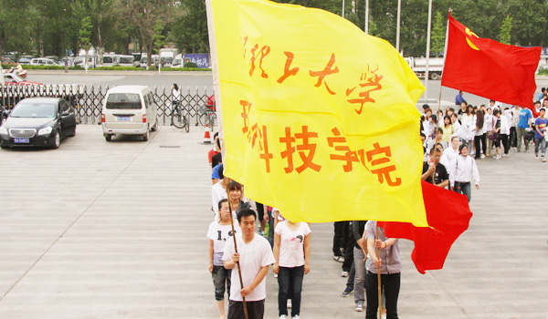 我们组织参观太原“十一五优秀科技成果展”