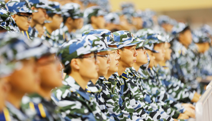 我们隆重举行2014级新生开学典礼暨军训动员大会 我们隆重举行2014级新生开学典礼暨军训动员大会
