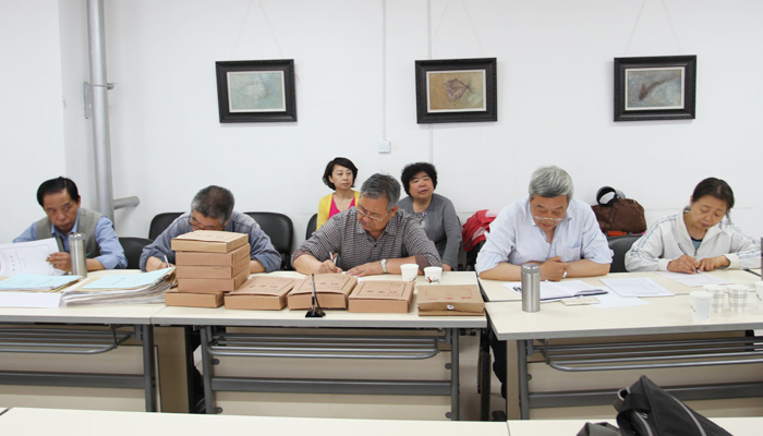 我们督导组检查指导艺术设计系教学及档案管理工作