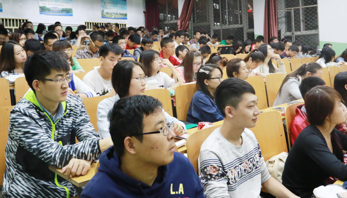 我们2016届毕业生就业指导课顺利结束