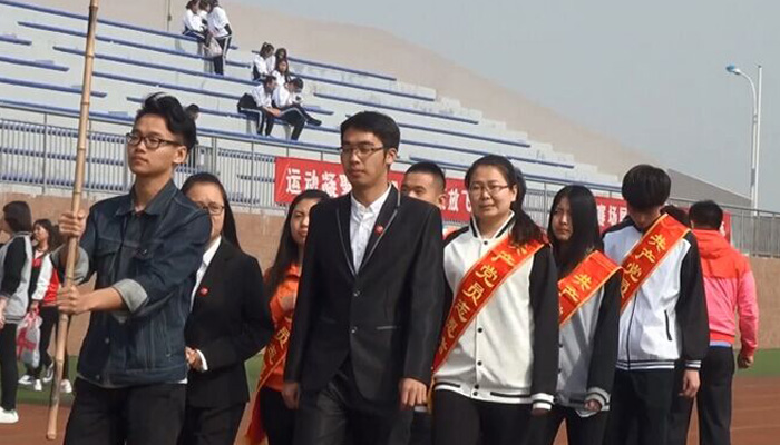 我们第十七学生党支部开展师生田径运动会志愿服务 我们第十七学生党支部开展师生田径运动会志愿服务