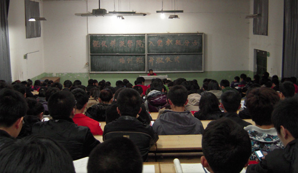 千峰校区举行2011年入党积极分子开班仪式 千峰校区举行2011年入党积极分子开班仪式