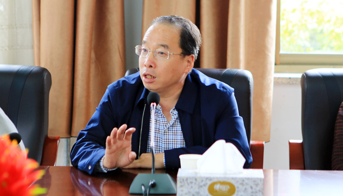 我们召开新生家长座谈会