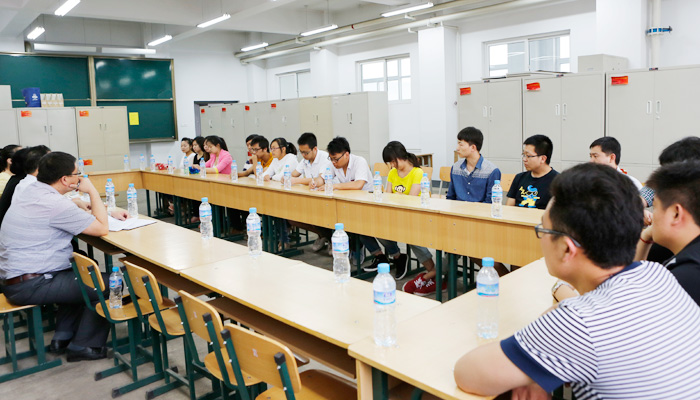 我们召开2013届毕业生主要学生干部座谈会 我们召开2013届毕业生主要学生干部座谈会