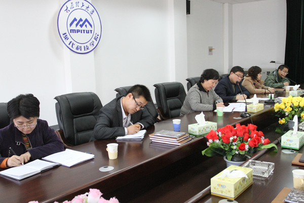 我们召开党支部书记座谈会 我们召开党支部书记座谈会