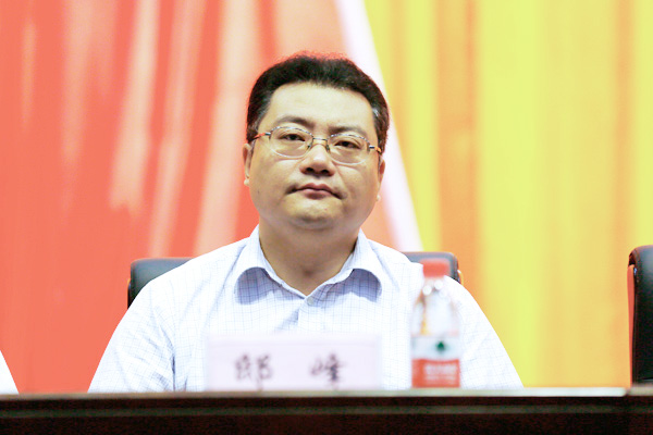 我们举行2013届毕业生毕业典礼暨学位授予大会