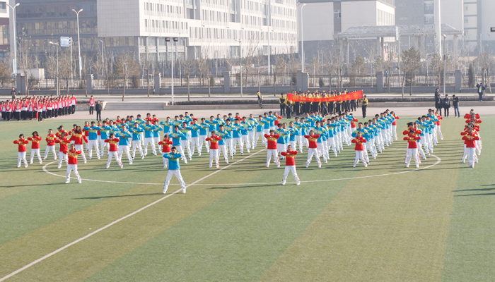 我们成功举办2013级新生广播操比赛 我们成功举办2013级新生广播操比赛