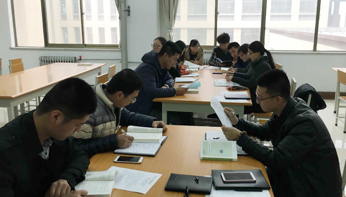 我们学工党支部召开学习贯彻落实党的十八届五中全会精神专题学习会