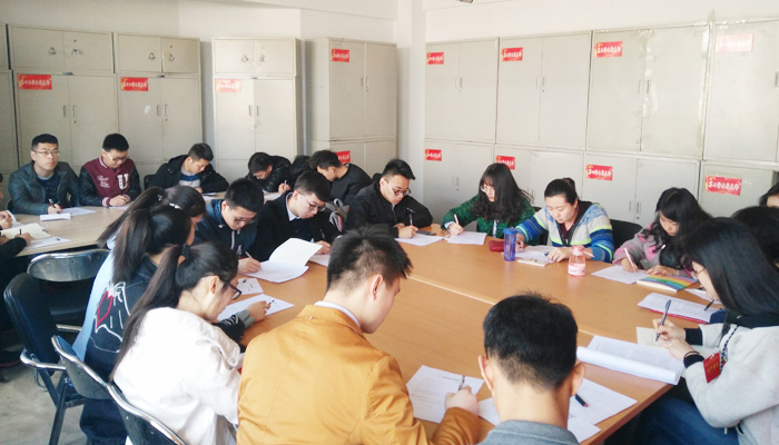 我们第十三学生党支部召开”学习两会”专题组织会 我们第十三学生党支部召开”学习两会”专题组织会