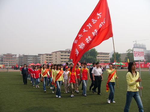 我们在太阳集团网tyc97282007年田径运动会上再创佳绩 我们在太阳集团网tyc97282007年田径运动会上再创佳绩