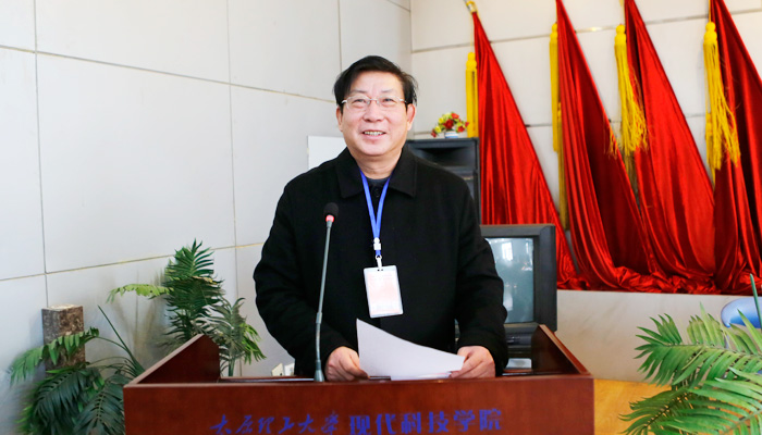 我们隆重召开第二届第一次教职工暨工会会员代表大会 我们隆重召开第二届第一次教职工暨工会会员代表大会