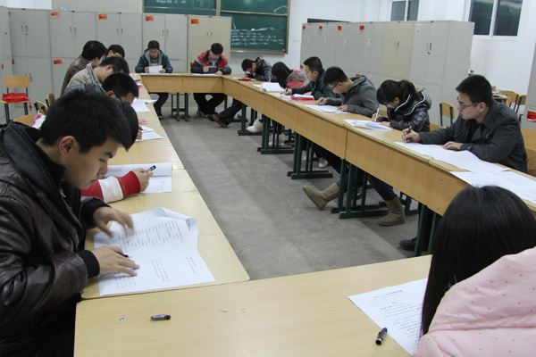 学习十八大会议精神 争当优秀共产党员 学习十八大会议精神 争当优秀共产党员