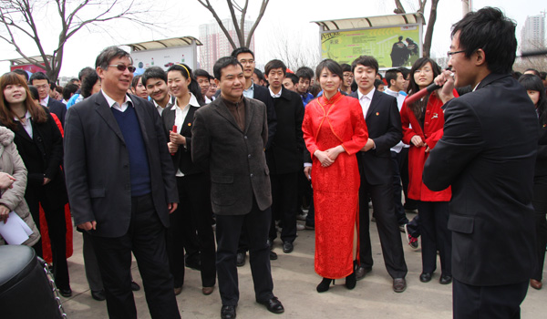 我们第四届“现代风华”校园文化节隆重开幕