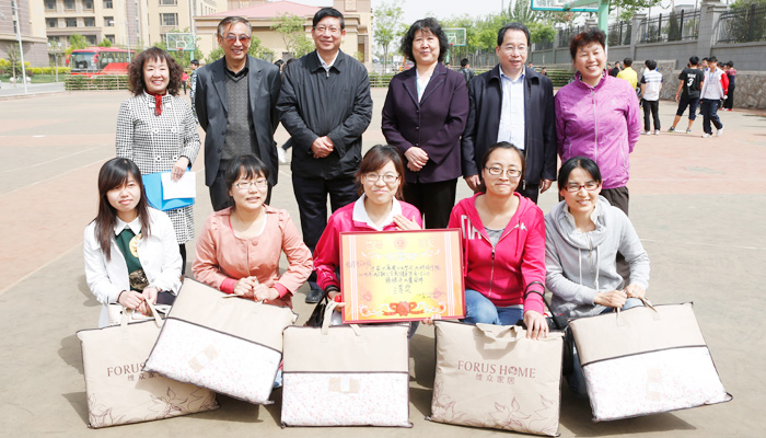 我们在明向校区成功举办2014年教职工健身体育活动 我们在明向校区成功举办2014年教职工健身体育活动
