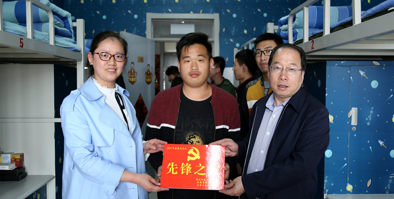 我们宿舍文化月“先锋之家”成功挂牌