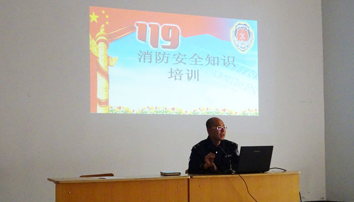 我们对公寓、餐饮、物业工作人员进行消防安全培训 我们对公寓、餐饮、物业工作人员进行消防安全培训