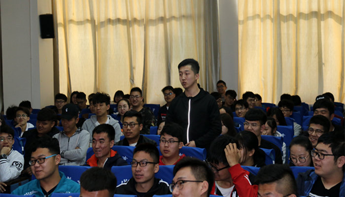日新讲坛举办系列讲座——“创业不是你想不想” 日新讲坛举办系列讲座——“创业不是你想不想”