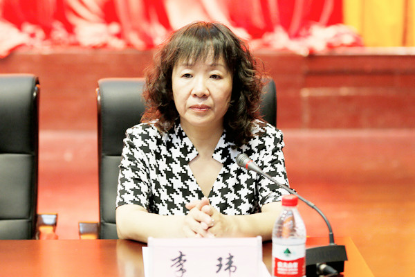 我们举行2013届毕业生毕业典礼暨学位授予大会