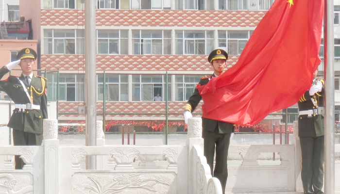 我们国旗护卫队接受CCTV-国防军事频道检阅采访