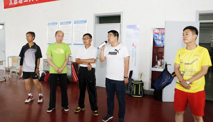 我们工会成功举办第二届教职工羽毛球比赛 我们工会成功举办第二届教职工羽毛球比赛
