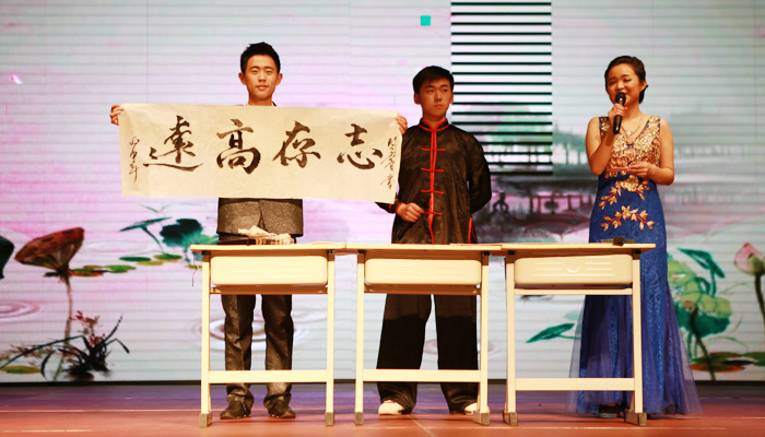 “阳光路上,奋力前行”——我们2016年元旦晚会隆重举行 “阳光路上,奋力前行”——我们2016年元旦晚会隆重举行