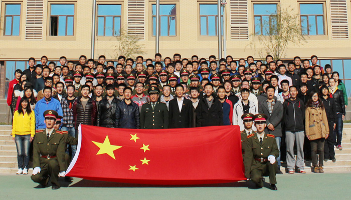 我们隆重举行国旗护卫队五周年庆典活动 我们隆重举行国旗护卫队五周年庆典活动