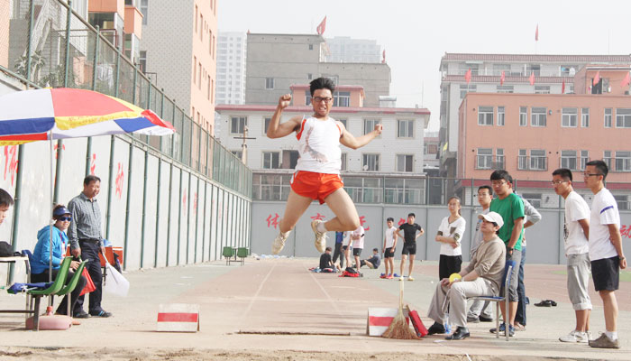 我们在太阳集团网tyc97282013年田径运动会上取得优异成绩 我们在太阳集团网tyc97282013年田径运动会上取得优异成绩