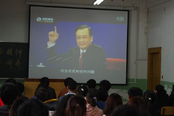 第十学生党支部召开组织生活会 第十学生党支部召开组织生活会