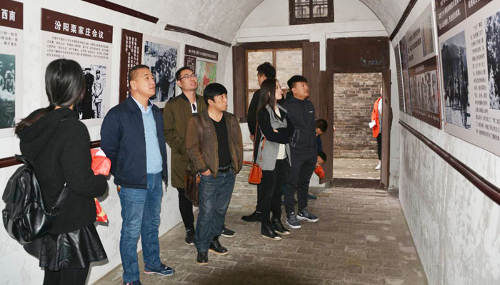 现代教务党支部开展“红色之旅”主题活动 现代教务党支部开展“红色之旅”主题活动