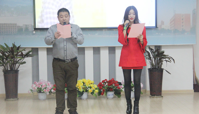 我们举办教职工迎新年卡拉OK比赛