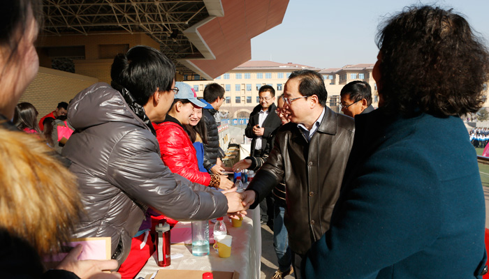 我们成功举办2013级新生广播操比赛 我们成功举办2013级新生广播操比赛