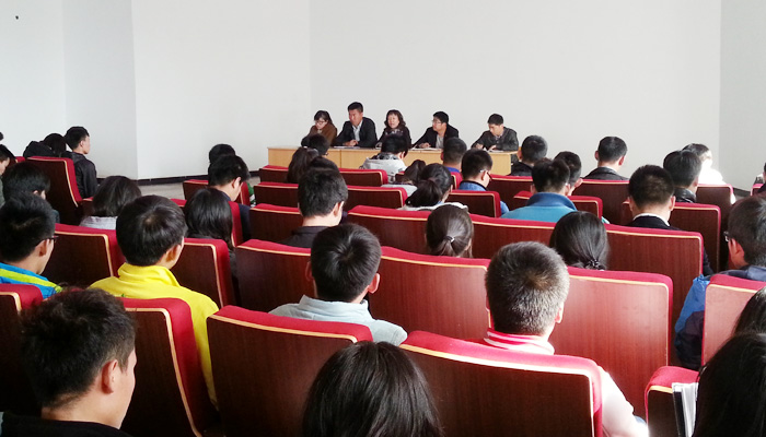 我们召开“创建平安校园”主题活动月部署大会 我们召开“创建平安校园”主题活动月部署大会