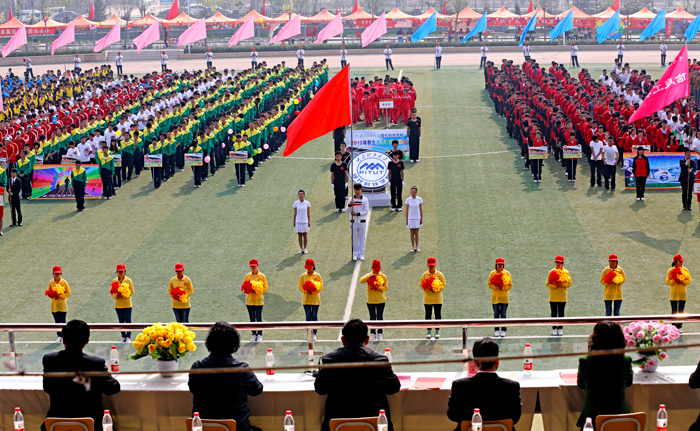 我们举行2012级新生田径运动会 我们举行2012级新生田径运动会