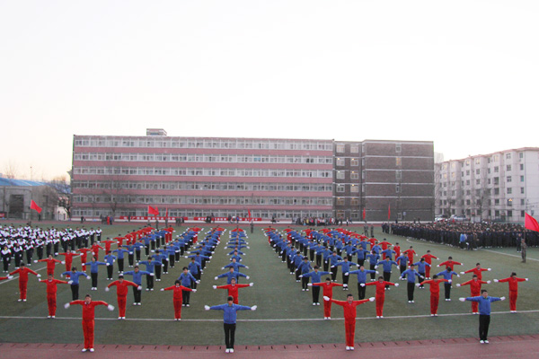 我们再次荣获校2011级新生广播操比赛总分第一名