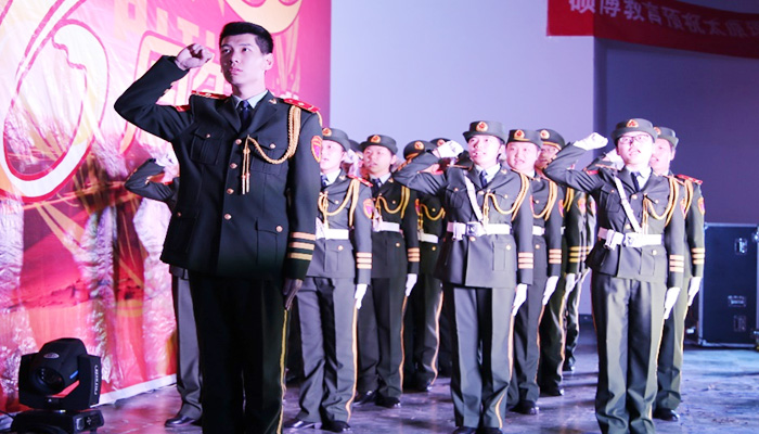 我们国旗护卫队举办建队八周年庆典活动 我们国旗护卫队举办建队八周年庆典活动