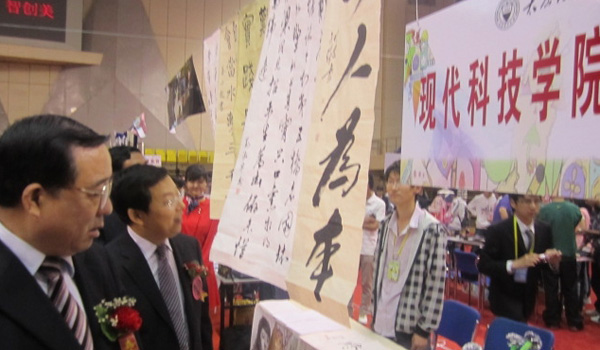 我们参加校2011年春季创意市集