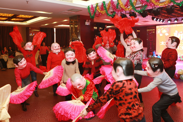 我们2013年教职工新年联欢会隆重举行 我们2013年教职工新年联欢会隆重举行