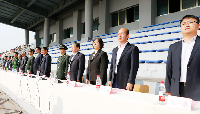 我们举行2016级新生军训汇报表演暨总结表彰大会