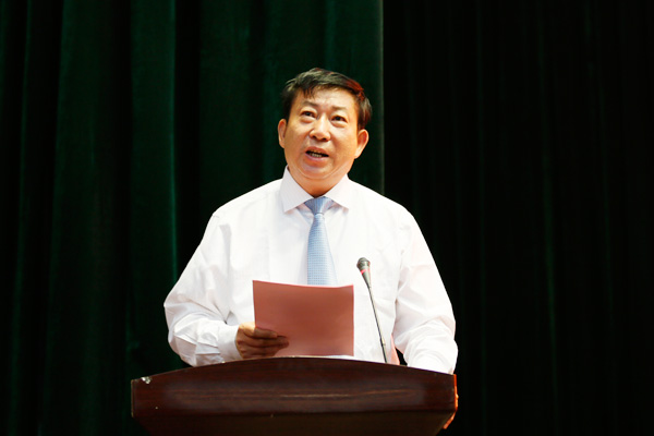 我们举行2013届毕业生毕业典礼暨学位授予大会
