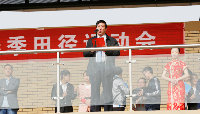 我们隆重举行2013级学生春季田径运动会 我们隆重举行2013级学生春季田径运动会