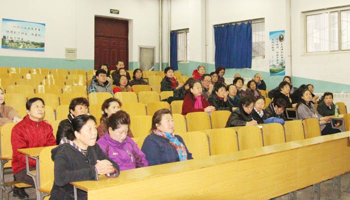 我们召开监考人员培训会议 我们召开监考人员培训会议