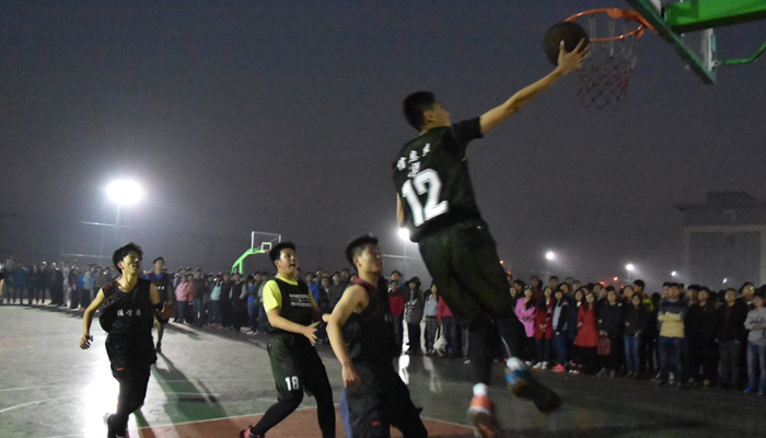 我们2015级新生篮球比赛火热开赛 我们2015级新生篮球比赛火热开赛