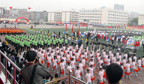 我们在校2010年田径运动会甲乙两个组别中取得优异成绩 我们在校2010年田径运动会甲乙两个组别中取得优异成绩